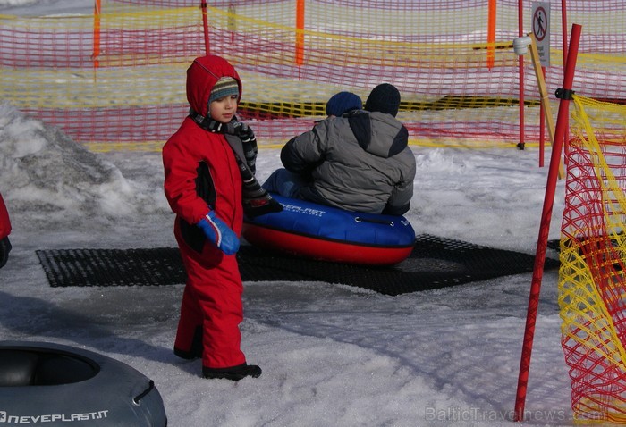 Sniega Parkā Mežaparkā vēl iespējams baudīt ziemas priekus, ko aktīvi izmanto gan bērni, gan pieaugušie www.sniegaparks.lv Sniega Parkā Mežaparkā vēl iespējams baudīt ziemas priekus, ko aktīvi izmanto gan bērni, gan pieaugušie www.sniegaparks.lv 91164