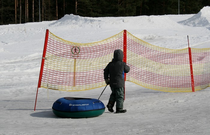 Sniega Parkā Mežaparkā vēl iespējams baudīt ziemas priekus, ko aktīvi izmanto gan bērni, gan pieaugušie www.sniegaparks.lv Sniega Parkā Mežaparkā vēl iespējams baudīt ziemas priekus, ko aktīvi izmanto gan bērni, gan pieaugušie www.sniegaparks.lv 91170