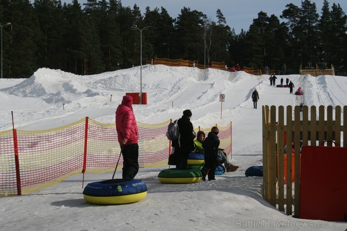 Sniega Parkā Mežaparkā vēl iespējams baudīt ziemas priekus, ko aktīvi izmanto gan bērni, gan pieaugušie www.sniegaparks.lv Sniega Parkā Mežaparkā vēl iespējams baudīt ziemas priekus, ko aktīvi izmanto gan bērni, gan pieaugušie www.sniegaparks.lv 91173