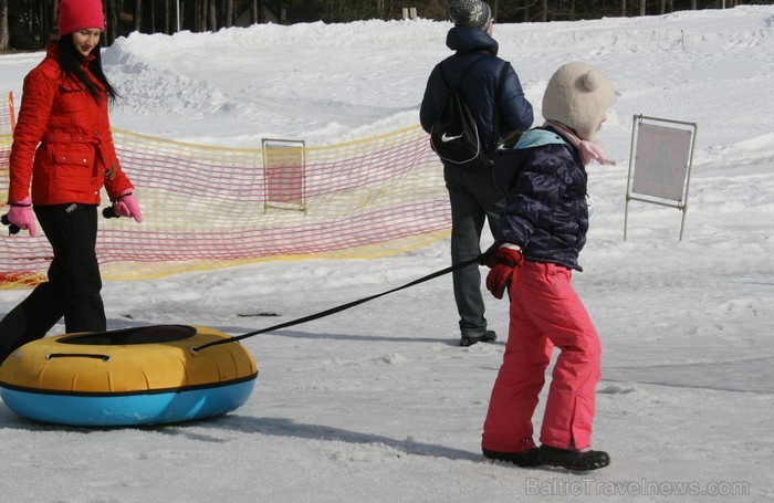 Sniega Parkā Mežaparkā vēl iespējams baudīt ziemas priekus, ko aktīvi izmanto gan bērni, gan pieaugušie www.sniegaparks.lv Sniega Parkā Mežaparkā vēl iespējams baudīt ziemas priekus, ko aktīvi izmanto gan bērni, gan pieaugušie www.sniegaparks.lv 91174