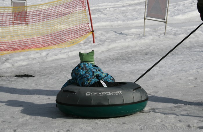 Sniega Parkā Mežaparkā vēl iespējams baudīt ziemas priekus, ko aktīvi izmanto gan bērni, gan pieaugušie www.sniegaparks.lv Sniega Parkā Mežaparkā vēl iespējams baudīt ziemas priekus, ko aktīvi izmanto gan bērni, gan pieaugušie www.sniegaparks.lv 91178