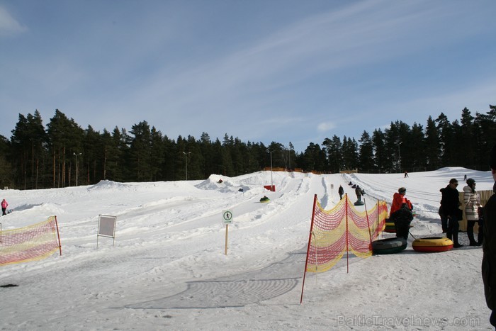 Sniega Parkā Mežaparkā vēl iespējams baudīt ziemas priekus, ko aktīvi izmanto gan bērni, gan pieaugušie www.sniegaparks.lv Sniega Parkā Mežaparkā vēl iespējams baudīt ziemas priekus, ko aktīvi izmanto gan bērni, gan pieaugušie www.sniegaparks.lv 91179