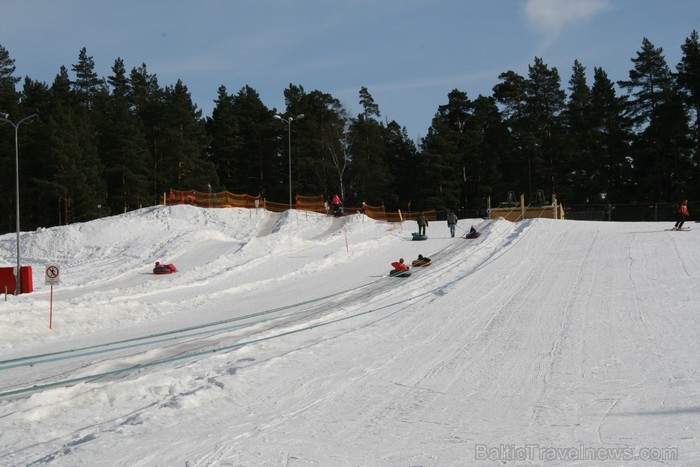 Sniega Parkā Mežaparkā vēl iespējams baudīt ziemas priekus, ko aktīvi izmanto gan bērni, gan pieaugušie www.sniegaparks.lv Sniega Parkā Mežaparkā vēl iespējams baudīt ziemas priekus, ko aktīvi izmanto gan bērni, gan pieaugušie www.sniegaparks.lv 91185