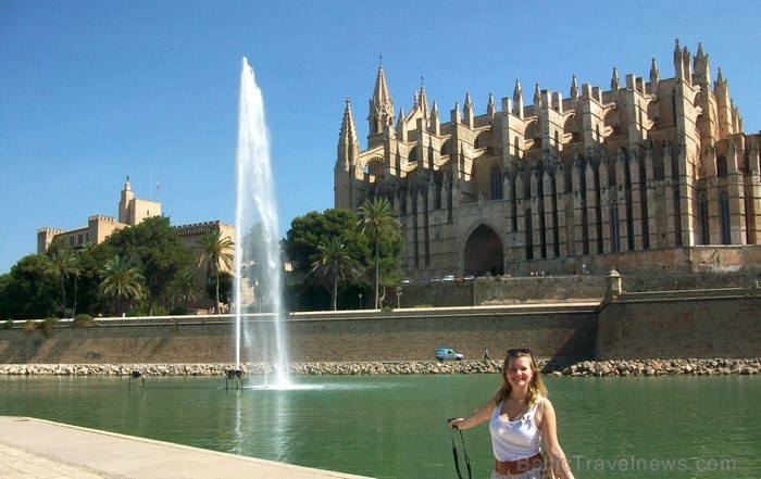 Maljorku Iluta Klovāne raksturo ar vienreizēju jūru, saulrietu, dabasskatiem, ēdienu un, protams, ar trakulīgajām spāņu fiestām www.spain.info 91317