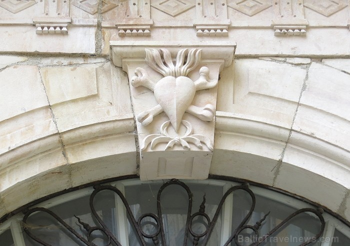 Villefranche de Rouergue ir brīnišķīga Tulūzas pilsēta ar šaurām, bruģētām ieliņām, viduslaiku ēkām un Aveyron upes tiltiem Villefranche de Rouergue ir brīnišķīga Tulūzas pilsēta ar šaurām, bruģētām ieliņām, viduslaiku ēkām un Aveyron upes tiltiem 91891