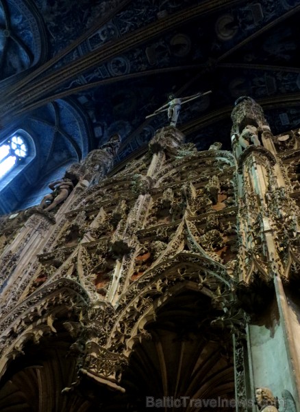 Albi ir senā bīskapa pilsēta, kas atrodas Tulūzā (Francija). Gandrīz visas tās ēkas ir celtas no sarkana ķieģeļa. Slavenākā no tām ir Sainte-Cécile ka Albi ir senā bīskapa pilsēta, kas atrodas Tulūzā (Francija). Gandrīz visas tās ēkas ir celtas no sarkana ķieģeļa. Slavenākā no tām ir Sainte-Cécile ka 91999
