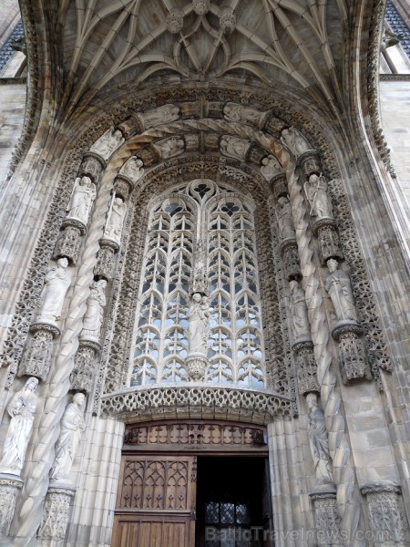 Albi ir senā bīskapa pilsēta, kas atrodas Tulūzā (Francija). Gandrīz visas tās ēkas ir celtas no sarkana ķieģeļa. Slavenākā no tām ir Sainte-Cécile ka Albi ir senā bīskapa pilsēta, kas atrodas Tulūzā (Francija). Gandrīz visas tās ēkas ir celtas no sarkana ķieģeļa. Slavenākā no tām ir Sainte-Cécile ka 92003