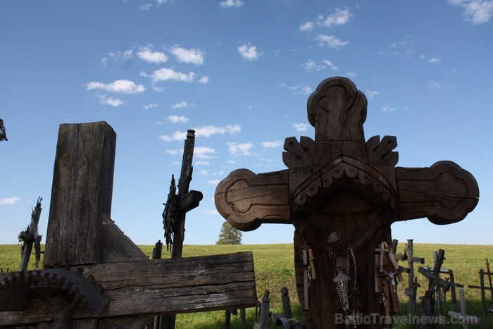Ceļotāju un ticīgo iecienīta vieta - Krusta kalns, netālu no Šauļiem Lietuvā www.visitlithuania.net Ceļotāju un ticīgo iecienīta vieta - Krusta kalns, netālu no Šauļiem Lietuvā www.visitlithuania.net 92065