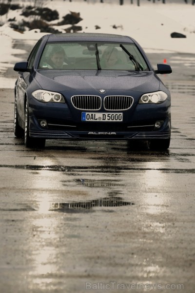 Travelnews.lv redakcija testē BMW Alpina modeļus sporta kompleksā 333. Foto: Juris Ķilkuts, www.fotoatelje.lv Travelnews.lv redakcija testē BMW Alpina modeļus sporta kompleksā 333. Foto: Juris Ķilkuts, www.fotoatelje.lv 92122