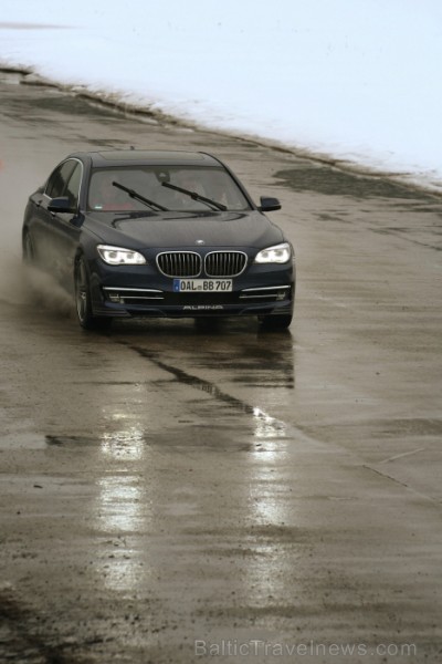 Travelnews.lv redakcija testē BMW Alpina modeļus sporta kompleksā 333. Foto: Juris Ķilkuts, www.fotoatelje.lv Travelnews.lv redakcija testē BMW Alpina modeļus sporta kompleksā 333. Foto: Juris Ķilkuts, www.fotoatelje.lv 92124