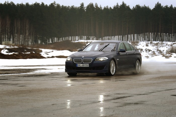 Travelnews.lv redakcija testē BMW Alpina modeļus sporta kompleksā 333. Foto: Juris Ķilkuts, www.fotoatelje.lv Travelnews.lv redakcija testē BMW Alpina modeļus sporta kompleksā 333. Foto: Juris Ķilkuts, www.fotoatelje.lv 92127