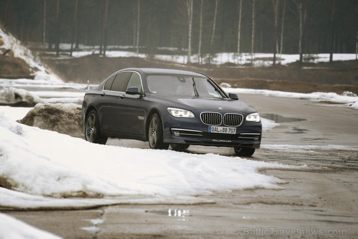 Travelnews.lv redakcija testē BMW Alpina modeļus sporta kompleksā 333. Foto: Juris Ķilkuts, www.fotoatelje.lv Travelnews.lv redakcija testē BMW Alpina modeļus sporta kompleksā 333. Foto: Juris Ķilkuts, www.fotoatelje.lv 92131