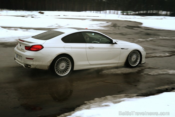 Travelnews.lv redakcija testē BMW Alpina modeļus sporta kompleksā 333. Foto: Juris Ķilkuts, www.fotoatelje.lv Travelnews.lv redakcija testē BMW Alpina modeļus sporta kompleksā 333. Foto: Juris Ķilkuts, www.fotoatelje.lv 92134