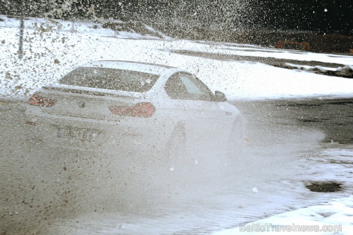 Travelnews.lv redakcija testē BMW Alpina modeļus sporta kompleksā 333. Foto: Juris Ķilkuts, www.fotoatelje.lv Travelnews.lv redakcija testē BMW Alpina modeļus sporta kompleksā 333. Foto: Juris Ķilkuts, www.fotoatelje.lv 92135