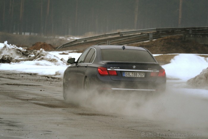 Travelnews.lv redakcija testē BMW Alpina modeļus sporta kompleksā 333. Foto: Juris Ķilkuts, www.fotoatelje.lv Travelnews.lv redakcija testē BMW Alpina modeļus sporta kompleksā 333. Foto: Juris Ķilkuts, www.fotoatelje.lv 92138