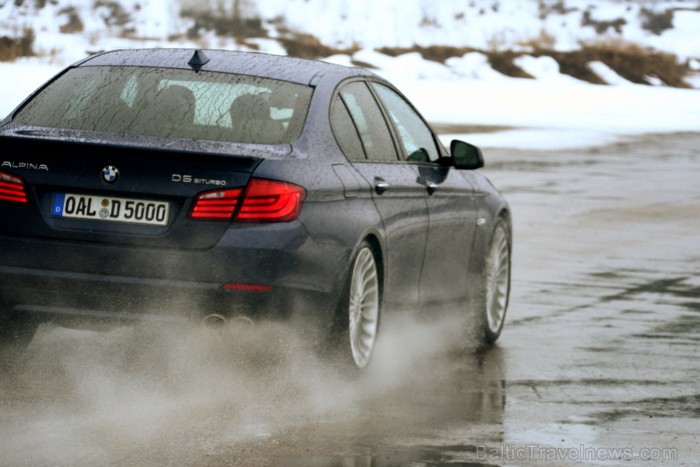 Travelnews.lv redakcija testē BMW Alpina modeļus sporta kompleksā 333. Foto: Juris Ķilkuts, www.fotoatelje.lv Travelnews.lv redakcija testē BMW Alpina modeļus sporta kompleksā 333. Foto: Juris Ķilkuts, www.fotoatelje.lv 92139