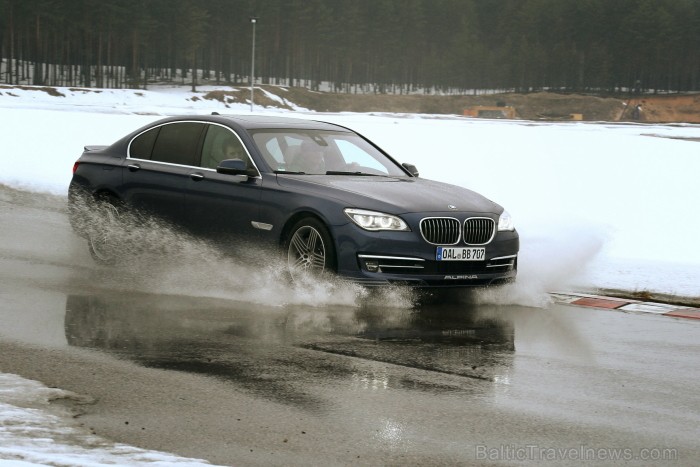 Travelnews.lv redakcija testē BMW Alpina modeļus sporta kompleksā 333. Foto: Juris Ķilkuts, www.fotoatelje.lv Travelnews.lv redakcija testē BMW Alpina modeļus sporta kompleksā 333. Foto: Juris Ķilkuts, www.fotoatelje.lv 92141