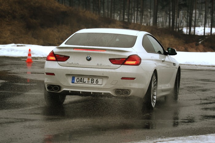 Travelnews.lv redakcija testē BMW Alpina modeļus sporta kompleksā 333. Foto: Juris Ķilkuts, www.fotoatelje.lv Travelnews.lv redakcija testē BMW Alpina modeļus sporta kompleksā 333. Foto: Juris Ķilkuts, www.fotoatelje.lv 92143
