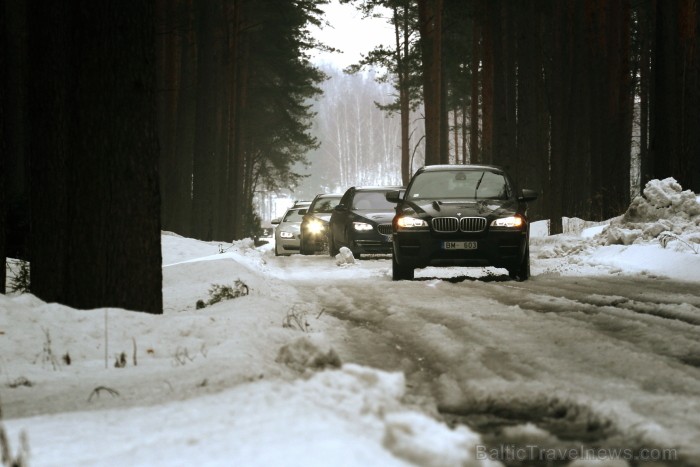 Travelnews.lv redakcija testē BMW Alpina modeļus sporta kompleksā 333. Foto: Juris Ķilkuts, www.fotoatelje.lv Travelnews.lv redakcija testē BMW Alpina modeļus sporta kompleksā 333. Foto: Juris Ķilkuts, www.fotoatelje.lv 92149