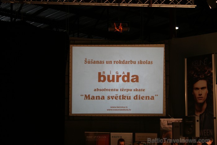Šūšanas un rokdarbu skolas Burda Rīga absolventes demostrē savus radītos tērpus izstādē Mode un tekstils 2013 Ķīpsalā. Šūšanas un rokdarbu skolas Burda Rīga absolventes demostrē savus radītos tērpus izstādē Mode un tekstils 2013 Ķīpsalā. 92318