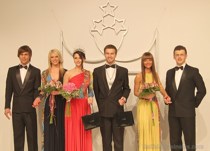 «Mis un Misters Latvija 2012» finālisti - Aleksandrs Dmitrijevs, Egija Gailuma, Liliana Garkalne, Mareks Mohovikovs, Beāte Baranovska un Guntars Login «Mis un Misters Latvija 2012» finālisti - Aleksandrs Dmitrijevs, Egija Gailuma, Liliana Garkalne, Mareks Mohovikovs, Beāte Baranovska un Guntars Login 92382