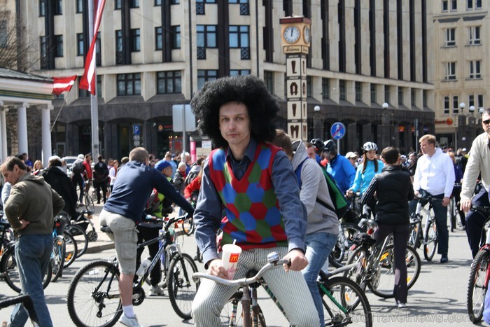 Rīgas velo nedēļas 2013 ietvaros velosipēdisti pie Brīvības pieminekļa pulcējās uz Rīga velo parādi - iepazīsti Pārdaugavu. Rīgas velo nedēļas 2013 ietvaros velosipēdisti pie Brīvības pieminekļa pulcējās uz Rīga velo parādi - iepazīsti Pārdaugavu. 93150
