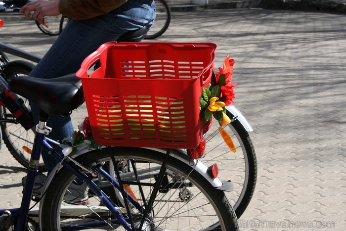 Rīgas velo nedēļas 2013 ietvaros velosipēdisti pie Brīvības pieminekļa pulcējās uz Rīga velo parādi - iepazīsti Pārdaugavu. Rīgas velo nedēļas 2013 ietvaros velosipēdisti pie Brīvības pieminekļa pulcējās uz Rīga velo parādi - iepazīsti Pārdaugavu. 93156