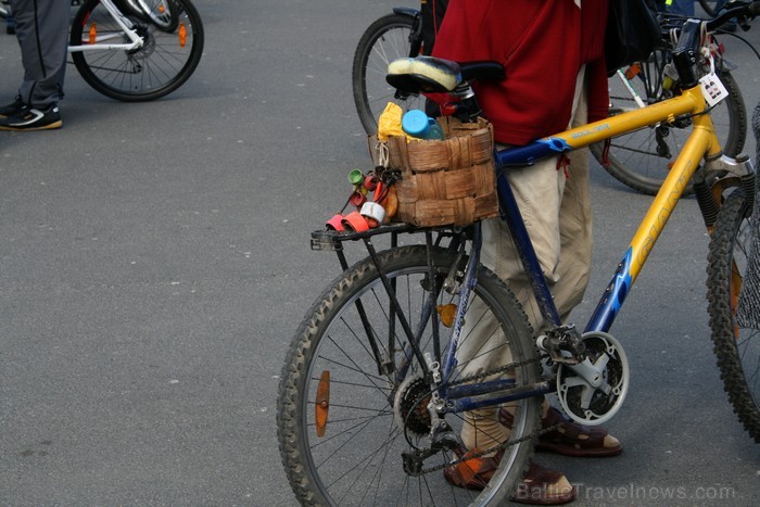 Rīgas velo nedēļas 2013 ietvaros velosipēdisti pie Brīvības pieminekļa pulcējās uz Rīga velo parādi - iepazīsti Pārdaugavu. Rīgas velo nedēļas 2013 ietvaros velosipēdisti pie Brīvības pieminekļa pulcējās uz Rīga velo parādi - iepazīsti Pārdaugavu. 93176