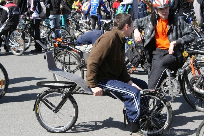 Rīgas velo nedēļas 2013 ietvaros velosipēdisti pie Brīvības pieminekļa pulcējās uz Rīga velo parādi - iepazīsti Pārdaugavu. Rīgas velo nedēļas 2013 ietvaros velosipēdisti pie Brīvības pieminekļa pulcējās uz Rīga velo parādi - iepazīsti Pārdaugavu. 93178