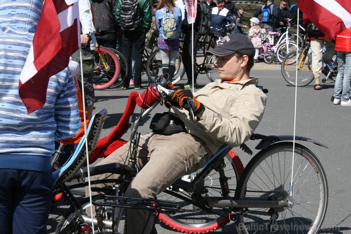 Rīgas velo nedēļas 2013 ietvaros velosipēdisti pie Brīvības pieminekļa pulcējās uz Rīga velo parādi - iepazīsti Pārdaugavu. Rīgas velo nedēļas 2013 ietvaros velosipēdisti pie Brīvības pieminekļa pulcējās uz Rīga velo parādi - iepazīsti Pārdaugavu. 93181