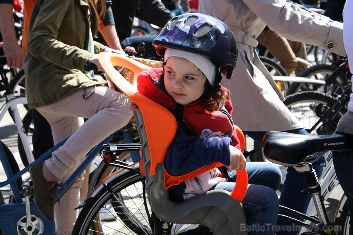 Rīgas velo nedēļas 2013 ietvaros velosipēdisti pie Brīvības pieminekļa pulcējās uz Rīga velo parādi - iepazīsti Pārdaugavu. Rīgas velo nedēļas 2013 ietvaros velosipēdisti pie Brīvības pieminekļa pulcējās uz Rīga velo parādi - iepazīsti Pārdaugavu. 93195