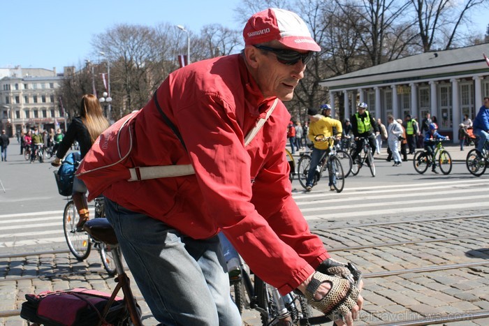 Rīgas velo nedēļas 2013 ietvaros velosipēdisti pie Brīvības pieminekļa pulcējās uz Rīga velo parādi - iepazīsti Pārdaugavu. Rīgas velo nedēļas 2013 ietvaros velosipēdisti pie Brīvības pieminekļa pulcējās uz Rīga velo parādi - iepazīsti Pārdaugavu. 93198