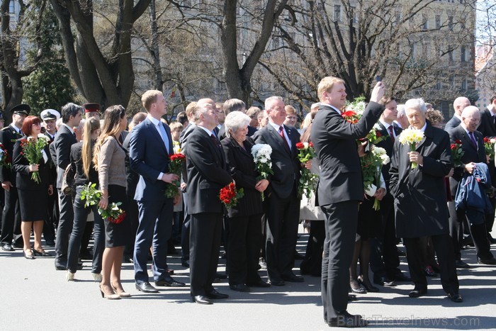 04.05.2013 pie Brīvības pieminekļa notiek Latvijas veidošana no ziediem. Ziedu Latvija pieminekļa pakājē skatāma līdz 06.05.2013 pulksten 21:00. 04.05.2013 pie Brīvības pieminekļa notiek Latvijas veidošana no ziediem. Ziedu Latvija pieminekļa pakājē skatāma līdz 06.05.2013 pulksten 21:00. 93416