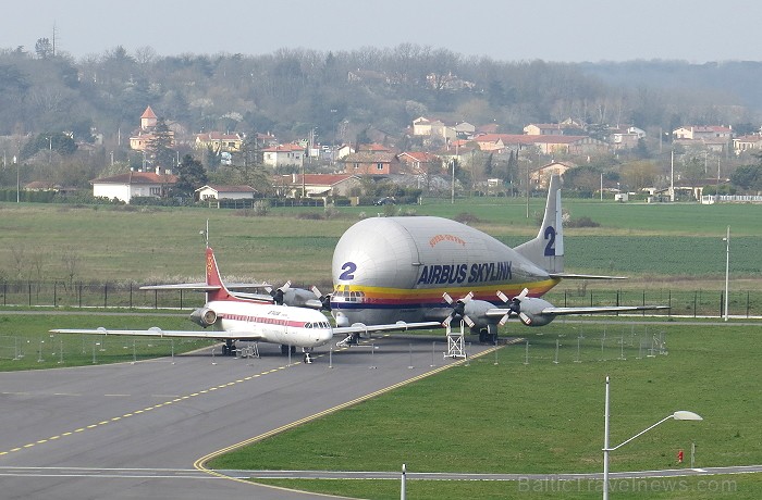 Francijas pilsēta Tulūza lepojas ne tikai ar kultūrvēsturisko mantojumu, bet arī ar Airbus lidmašīnām, kuras būvē tieši šajā pilsētā. Airbus rūpnīcu u Francijas pilsēta Tulūza lepojas ne tikai ar kultūrvēsturisko mantojumu, bet arī ar Airbus lidmašīnām, kuras būvē tieši šajā pilsētā. Airbus rūpnīcu u 93746