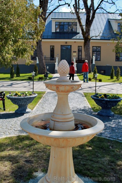 Skrundas muiža ir viena no senākajām Latvijas muižām, kas atrodas Ventas upes gleznainajā krastā
www.skrundasmuiza.lv Skrundas muiža ir viena no senākajām Latvijas muižām, kas atrodas Ventas upes gleznainajā krastā
www.skrundasmuiza.lv 94141
