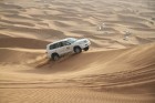 Travelnews.lv dodas safari izbraucienā Dubaijas tuksnesī ar «džipiem»
