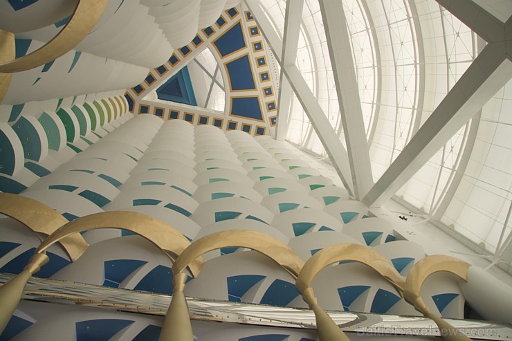 Travelnews.lv apmeklē pasaules populāro luksus viesnīcu Burj Al Arab, kas atrodas Dubaijā. Foto sponsors: www.GoAdventure.lv 94619