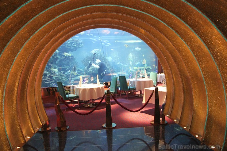 Travelnews.lv apmeklē pasaules populāro luksus viesnīcu Burj Al Arab, kas atrodas Dubaijā. Foto sponsors: www.GoAdventure.lv 94635