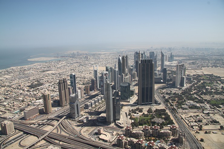 Skats no pasaules augstākās celtnes Burj Khalifa 124 stāva (pavisam 163 stāvi). Foto sponsors:  www.goadventure.lv 95223