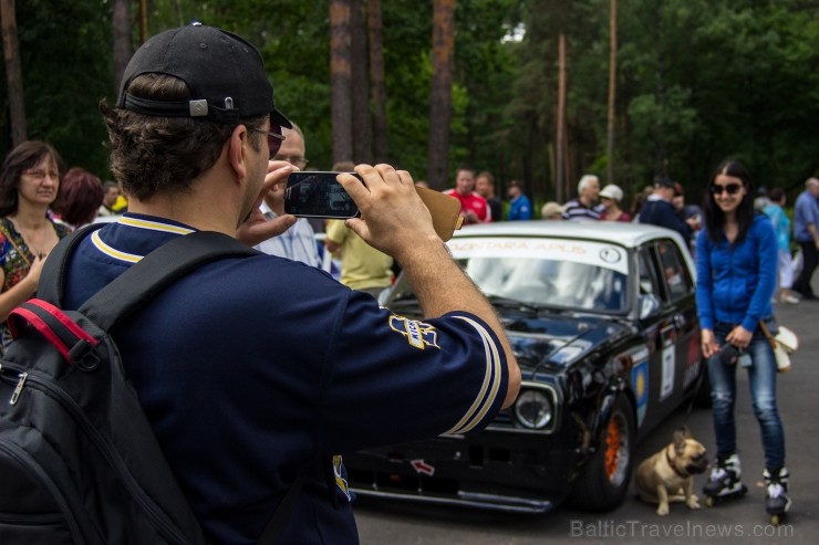 Arī sestdien Mežaparkā īsi pirms sacensībām publika varēja aplūkot šo sacensību dalībnieku sporta automašīnas Arī sestdien Mežaparkā īsi pirms sacensībām publika varēja aplūkot šo sacensību dalībnieku sporta automašīnas 96712