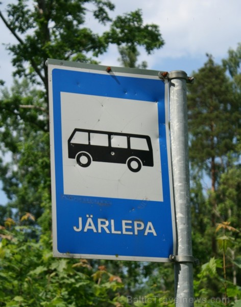 Svētvieta - Jarlepa krustojums. Lai cik neierasti šķistu, arī krustojums var būt svētvieta. Šis četru ceļu krustojums veidojies krustojoties meža dzīv Svētvieta - Jarlepa krustojums. Lai cik neierasti šķistu, arī krustojums var būt svētvieta. Šis četru ceļu krustojums veidojies krustojoties meža dzīv 97225