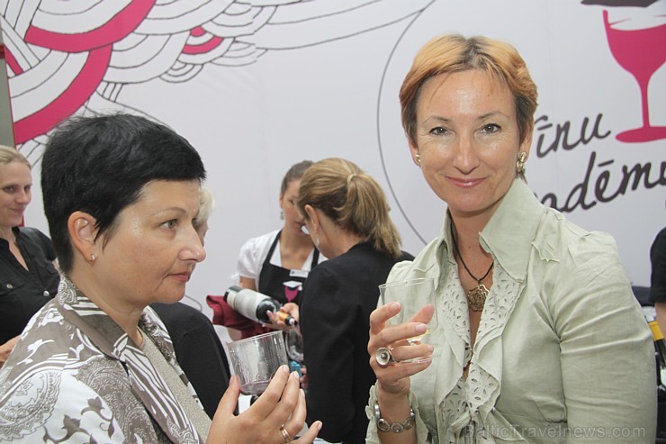 2013. gada 27. un 28. jūnijā viesnīcas Konventa Sēta iekšpagalmā notiek tradicionālais Vīna festivāls 2013 www.vinafestivals.lv 2013. gada 27. un 28. jūnijā viesnīcas Konventa Sēta iekšpagalmā notiek tradicionālais Vīna festivāls 2013 www.vinafestivals.lv 97311