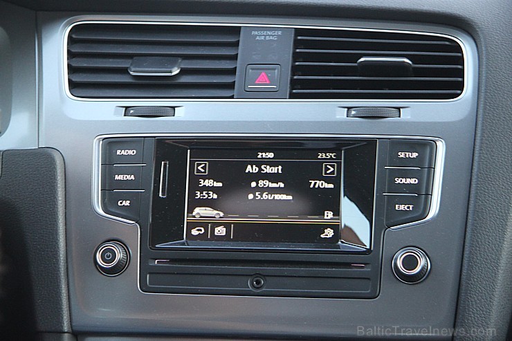 No Rīgas līdz Polijas robežai ir 348 km, kurus Travelnews.lv redakcija ar VW Golf 7 veica gandrīz 4 stundās No Rīgas līdz Polijas robežai ir 348 km, kurus Travelnews.lv redakcija ar VW Golf 7 veica gandrīz 4 stundās 97532
