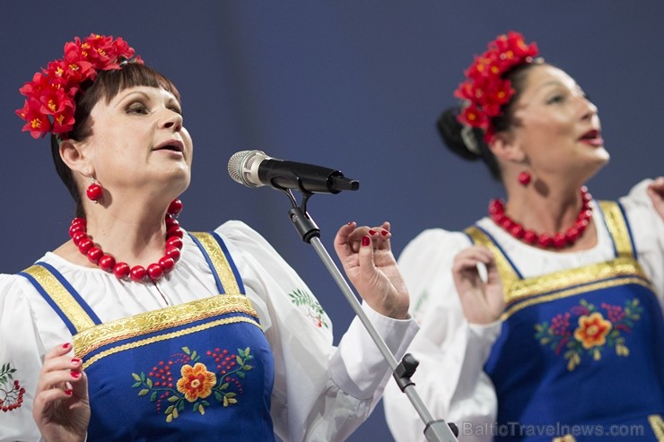 XXV Vispārējo latviešu dziesmu un XV deju svētku ietvaros pirmdien, 1. jūlijā, Lielajā Ģildē notika mazākumtautību kolektīvu koncertuzvedums Zem viena XXV Vispārējo latviešu dziesmu un XV deju svētku ietvaros pirmdien, 1. jūlijā, Lielajā Ģildē notika mazākumtautību kolektīvu koncertuzvedums Zem viena 97671