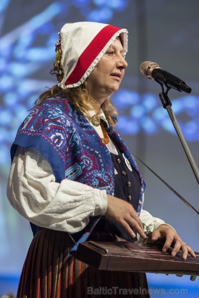 XXV Vispārējo latviešu dziesmu un XV deju svētku ietvaros pirmdien, 1. jūlijā, Lielajā Ģildē notika mazākumtautību kolektīvu koncertuzvedums Zem viena XXV Vispārējo latviešu dziesmu un XV deju svētku ietvaros pirmdien, 1. jūlijā, Lielajā Ģildē notika mazākumtautību kolektīvu koncertuzvedums Zem viena 97677