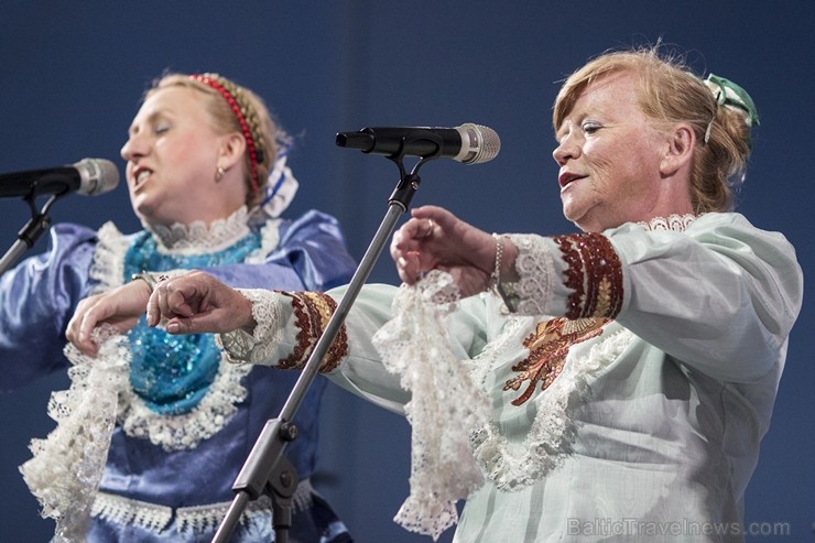 XXV Vispārējo latviešu dziesmu un XV deju svētku ietvaros pirmdien, 1. jūlijā, Lielajā Ģildē notika mazākumtautību kolektīvu koncertuzvedums Zem viena XXV Vispārējo latviešu dziesmu un XV deju svētku ietvaros pirmdien, 1. jūlijā, Lielajā Ģildē notika mazākumtautību kolektīvu koncertuzvedums Zem viena 97689