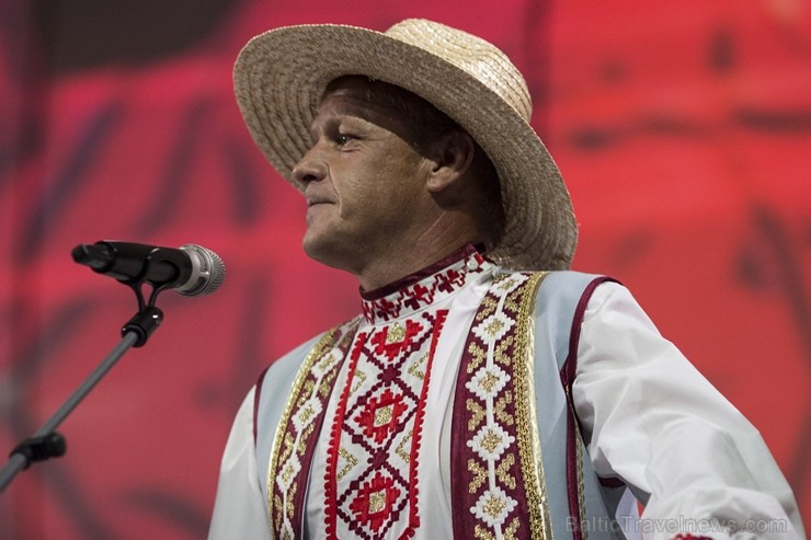 XXV Vispārējo latviešu dziesmu un XV deju svētku ietvaros pirmdien, 1. jūlijā, Lielajā Ģildē notika mazākumtautību kolektīvu koncertuzvedums Zem viena XXV Vispārējo latviešu dziesmu un XV deju svētku ietvaros pirmdien, 1. jūlijā, Lielajā Ģildē notika mazākumtautību kolektīvu koncertuzvedums Zem viena 97691