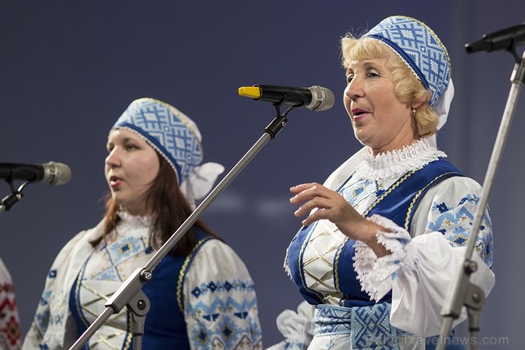 XXV Vispārējo latviešu dziesmu un XV deju svētku ietvaros pirmdien, 1. jūlijā, Lielajā Ģildē notika mazākumtautību kolektīvu koncertuzvedums Zem viena XXV Vispārējo latviešu dziesmu un XV deju svētku ietvaros pirmdien, 1. jūlijā, Lielajā Ģildē notika mazākumtautību kolektīvu koncertuzvedums Zem viena 97693