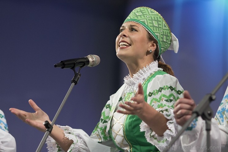 XXV Vispārējo latviešu dziesmu un XV deju svētku ietvaros pirmdien, 1. jūlijā, Lielajā Ģildē notika mazākumtautību kolektīvu koncertuzvedums Zem viena XXV Vispārējo latviešu dziesmu un XV deju svētku ietvaros pirmdien, 1. jūlijā, Lielajā Ģildē notika mazākumtautību kolektīvu koncertuzvedums Zem viena 97694