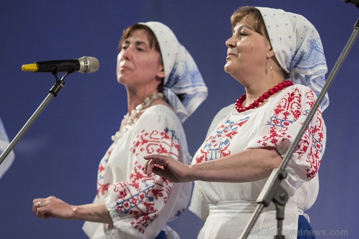 XXV Vispārējo latviešu dziesmu un XV deju svētku ietvaros pirmdien, 1. jūlijā, Lielajā Ģildē notika mazākumtautību kolektīvu koncertuzvedums Zem viena XXV Vispārējo latviešu dziesmu un XV deju svētku ietvaros pirmdien, 1. jūlijā, Lielajā Ģildē notika mazākumtautību kolektīvu koncertuzvedums Zem viena 97695